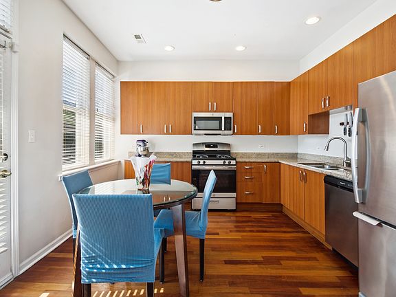 5th image of 4410 N Sacramento Ave APT 2