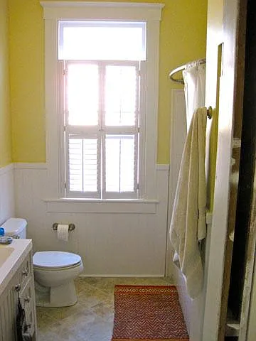 Private bath with enclosed tub/shower