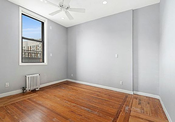 4th image of 200 W 109th St APT E3