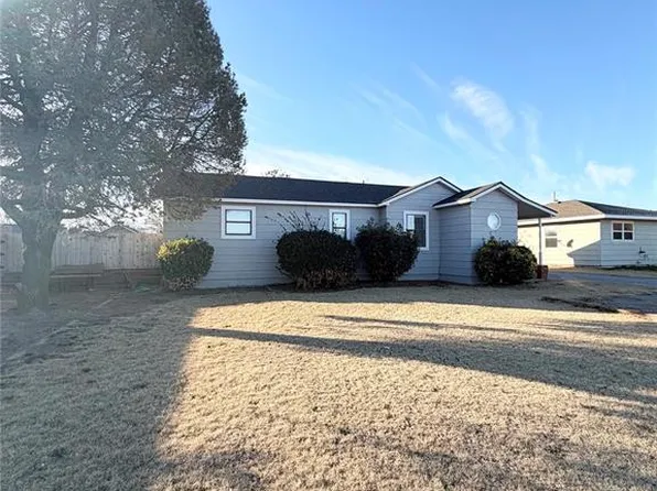 812 E North Boundary St, Sentinel, OK 73664