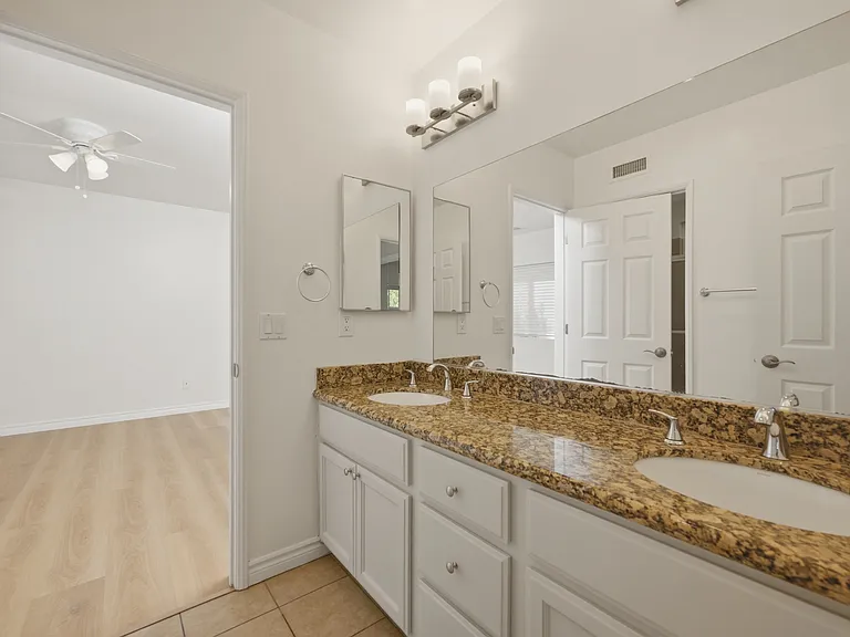 6230 Rose St — Photo 9