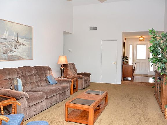 5th image of 849 Pinewood Ct