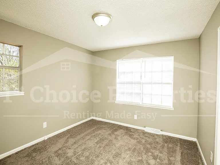 5140 Hickory Dr NE — Photo 10