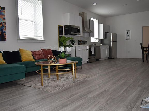 4th image of 2842 W Girard Ave #2F