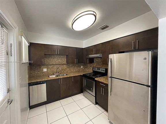 5th image of 3602 Polk St #1-6