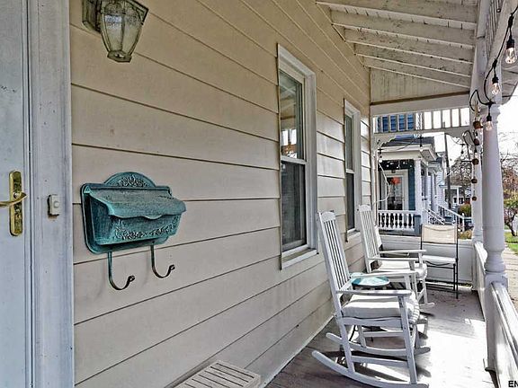 2nd image of 10 Russell St
