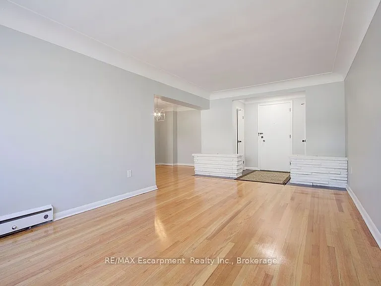 830 Robinson St #102 — Photo 15