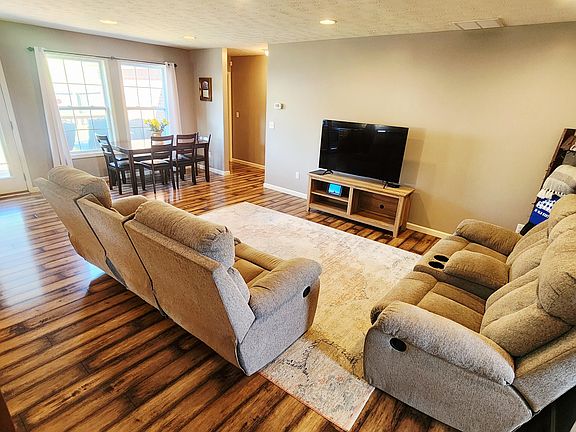 3rd image of 1029 Eagle Point Dr