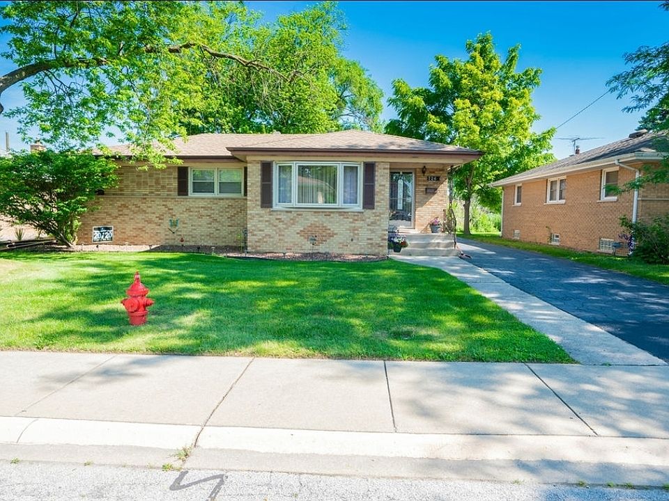 1st image of 726 E 164th Pl