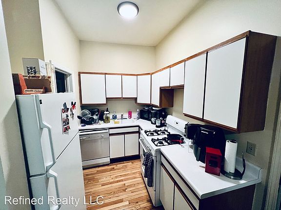 4th image of 556 W 37th St #10988284