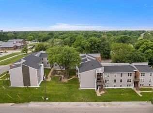 1601 N Willow Rd #1605, Urbana, IL 61801