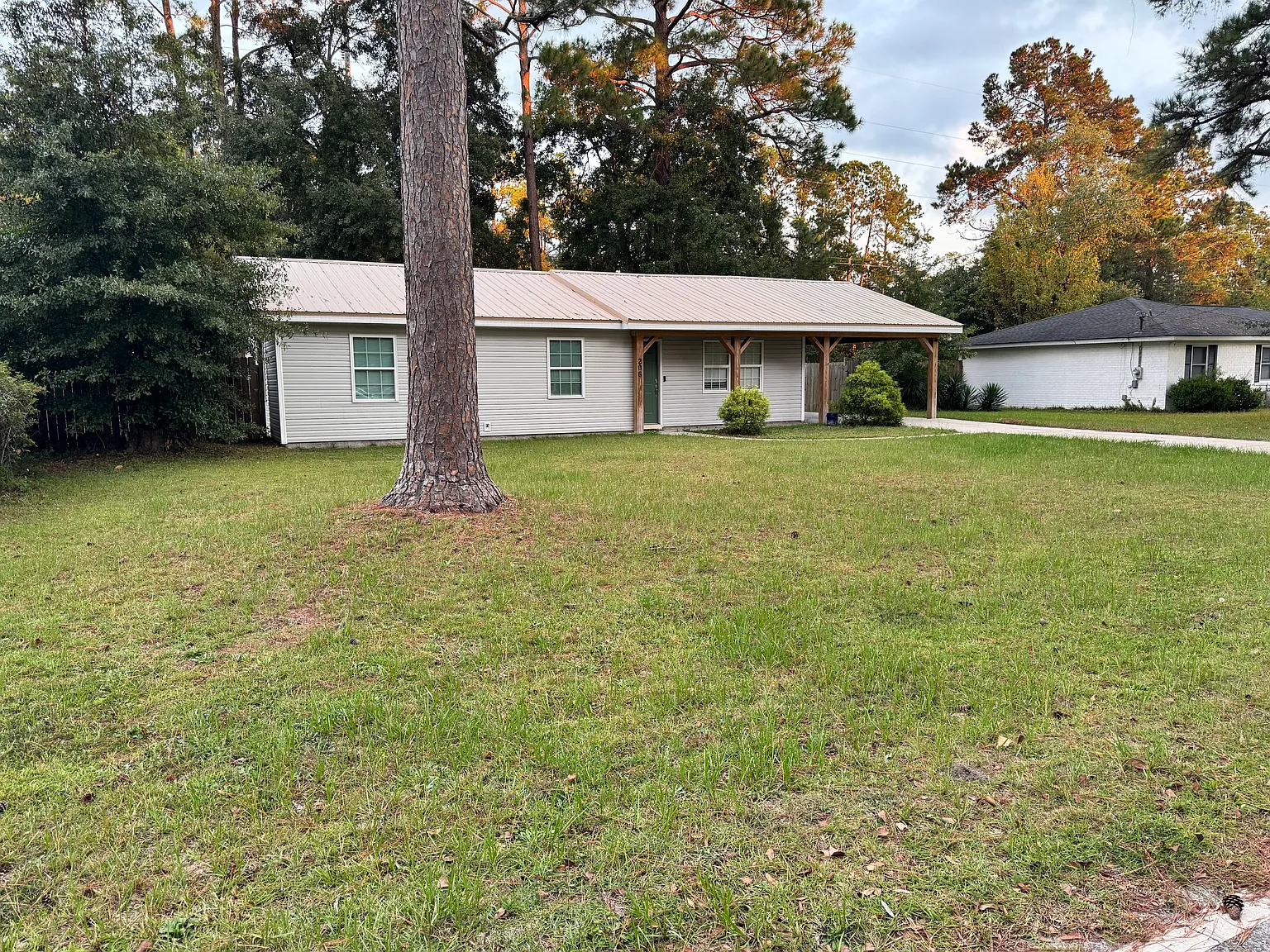3 bed, 1218 sqft, $1,950 — Photo 2