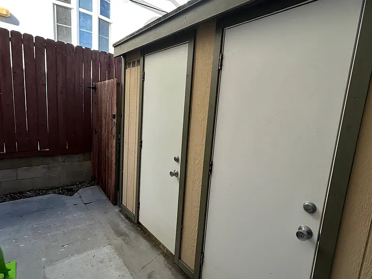 3839 Huron Ave — Photo 2