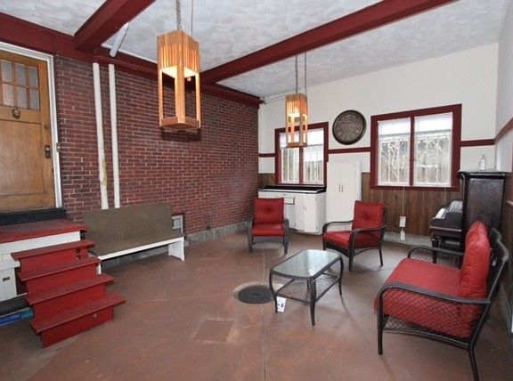 Indoor/outdoor entertaining area