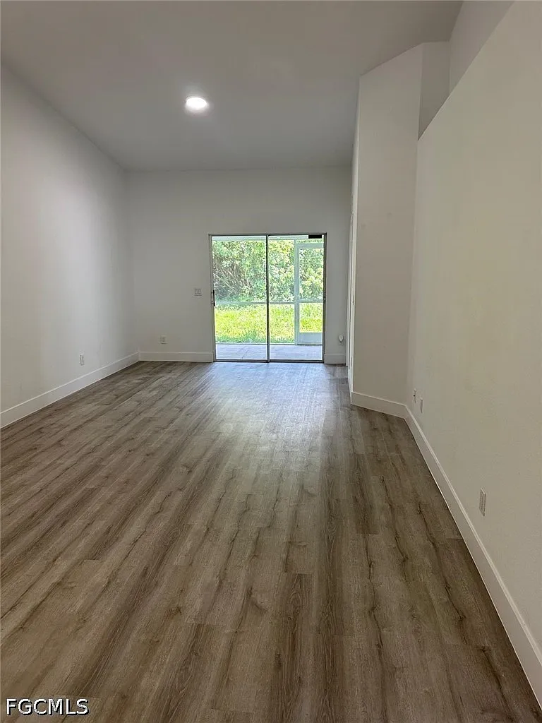 3 bed, 2.0 bath, 2232 sqft, $1,600 — Photo 3