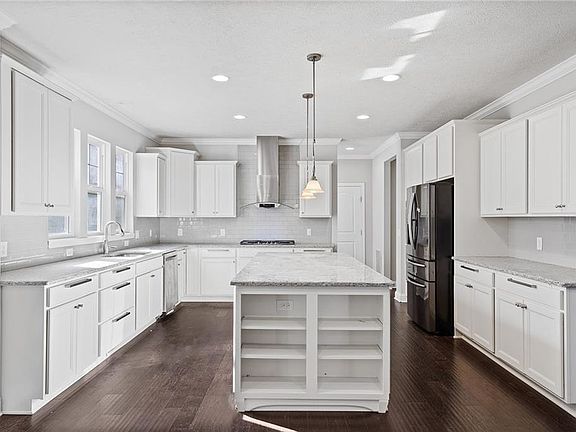 3rd image of 10209 Woodlands Dr