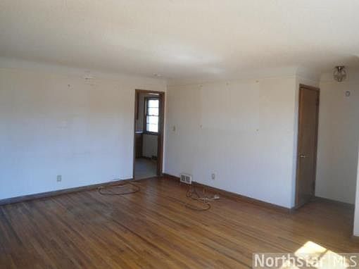 3rd image of 107 1st St NE
