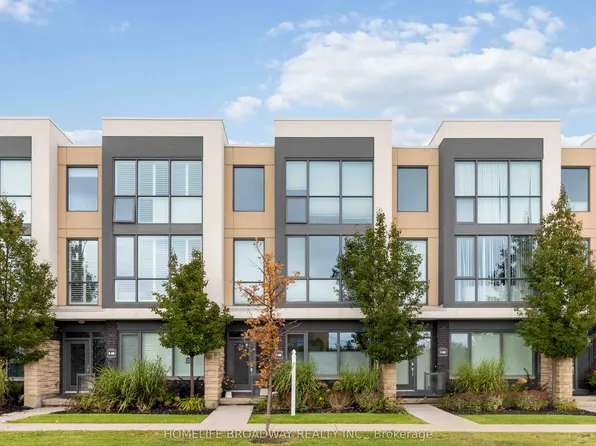 90 Little Creek Rd #6, Mississauga, ON L5R 0E9