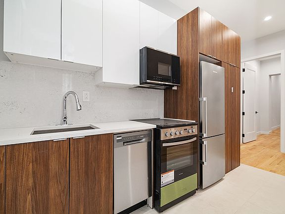 5th image of 117 W 57th St #4R