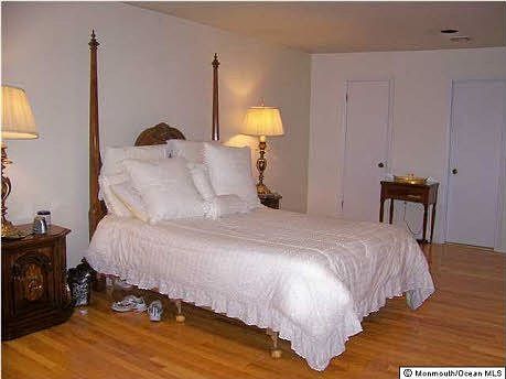 Master BR w/adjoining bathroom - fits king