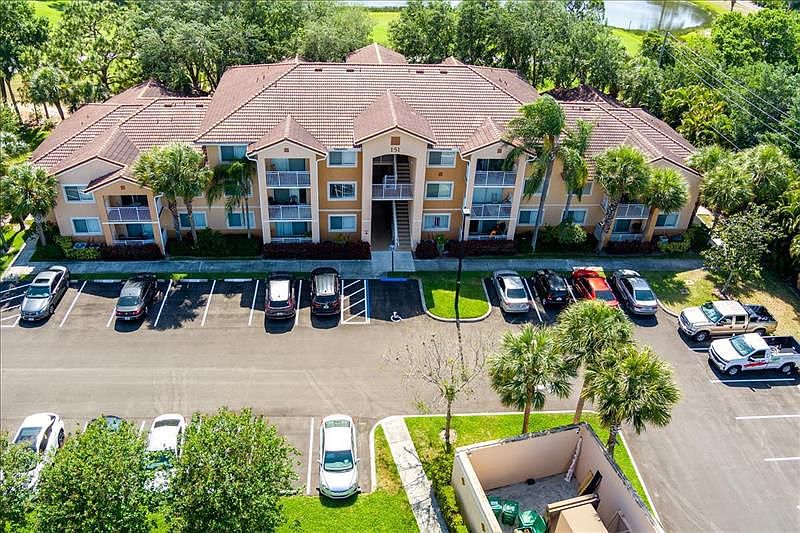 1st image of 151 SW Palm Dr APT 106