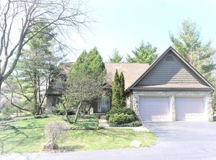 6800 Red Pine Trl, Darien, IL 60561