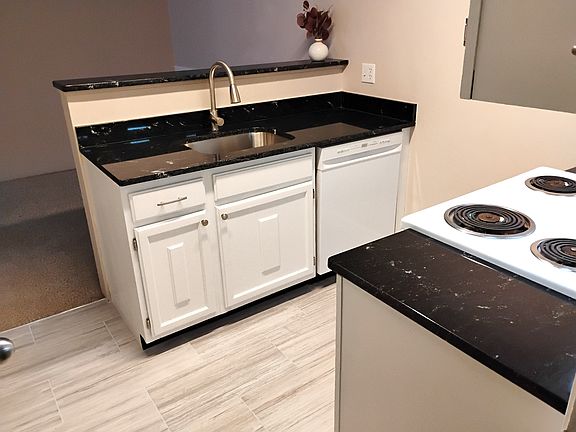 4th image of 18 Walden Dr APT 8