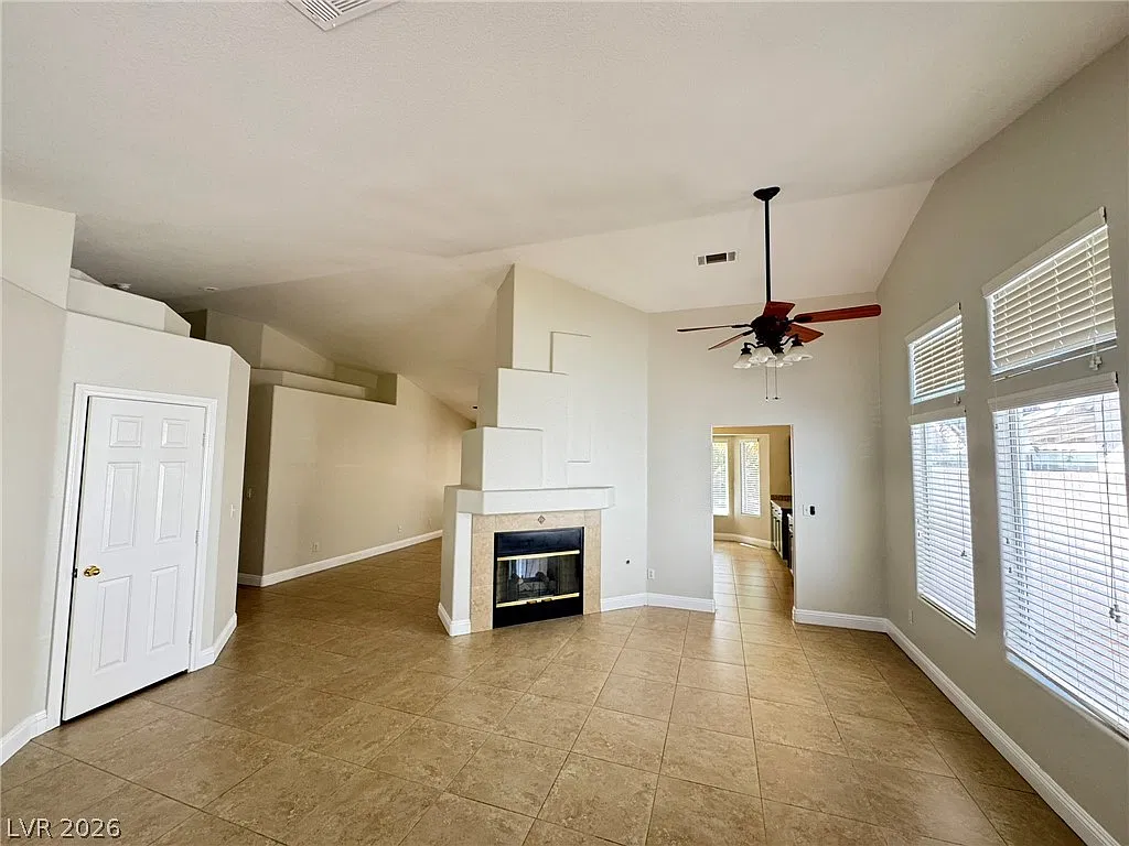 3 bed, 2.0 bath, 1668 sqft, $2,195 — Photo 3
