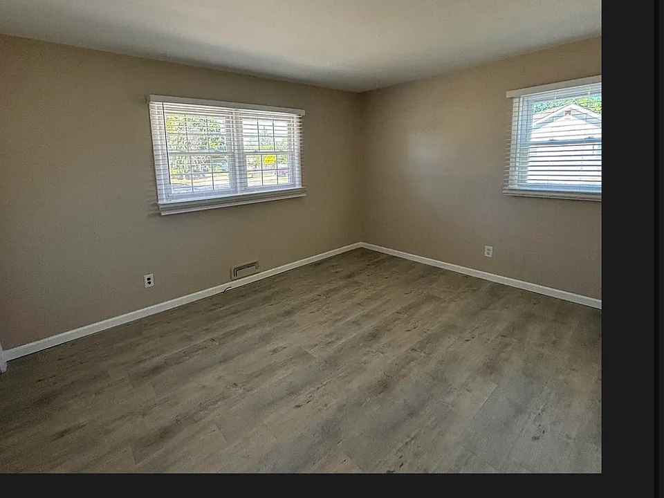 11 Oxford Dr