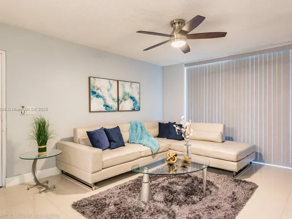 11165 SW 6th St APT 105, Pembroke Pines, FL 33025