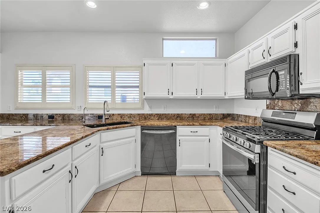 3 bed, 4.5 bath, 1916 sqft, $2,780 — Photo 3