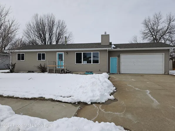 648 3rd Ave SW, Dickinson, ND 58601
