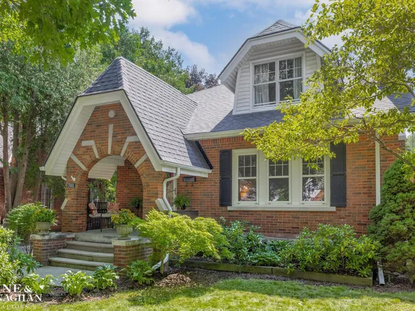 741 University Pl, Grosse Pointe, MI 48230