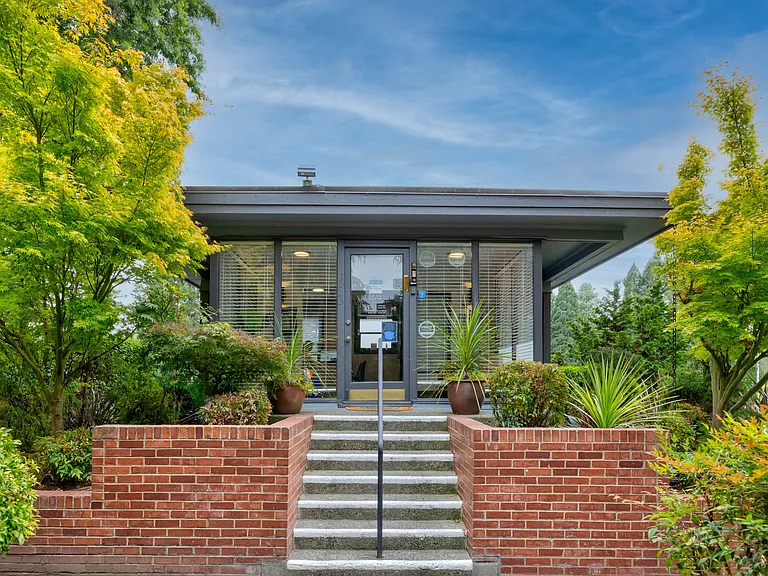 Lock Vista Ballard Leasing Office
