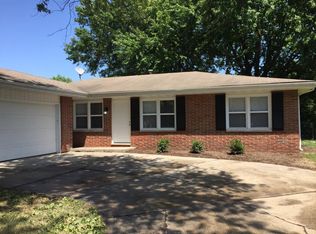 74 Providence Ln, Springfield, IL 62711