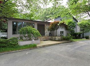 40 Juneau Blvd, Woodbury, NY 11797