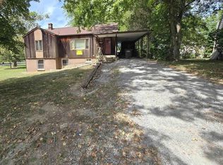 1130 W Walkup Ave, Carbondale, IL 62901