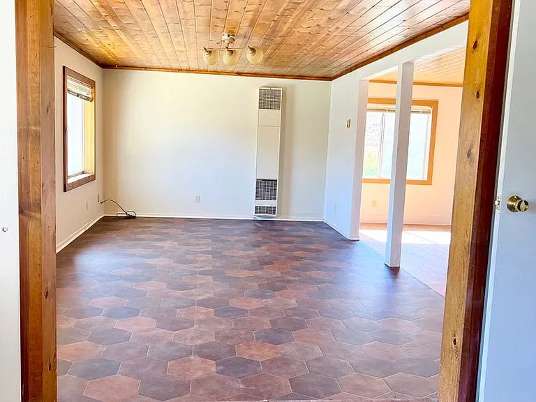 16420 Huron Dr — Photo 24