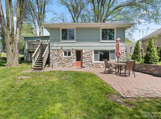 11101 Silver Dr, Whitmore Lake, MI 48189