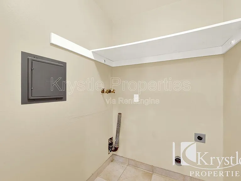 544 Fleming Ave E — Photo 20