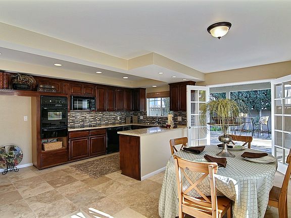 Kitchen/Dining opens to yard