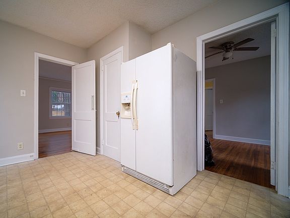 5th image of 3030 Marlowe Ave