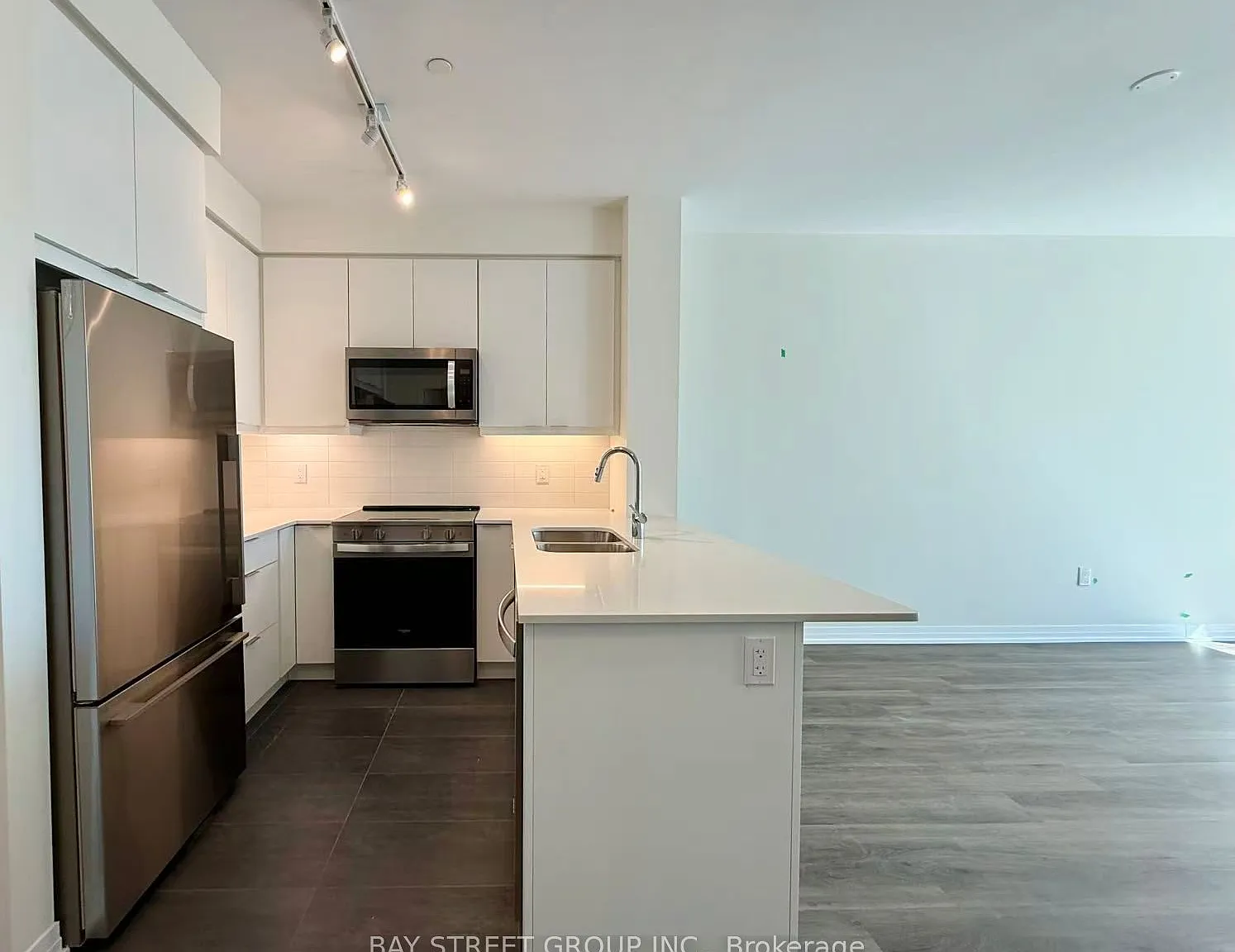 1 bed, $2,300 — Photo 2