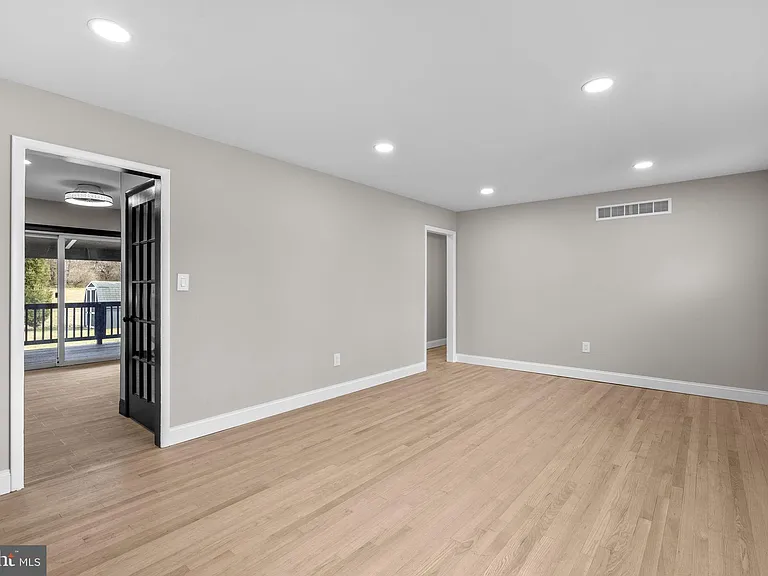 3887 Shadywood Dr — Photo 7