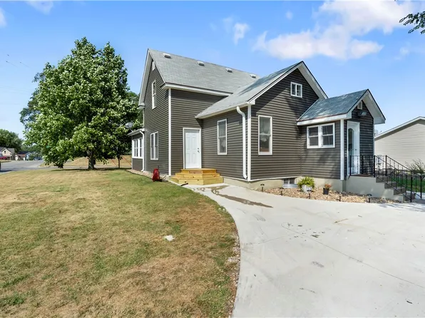 521 University St, Pella, IA 50219
