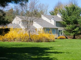 7 Horseshoe Dr, Millstone Township, NJ 08535