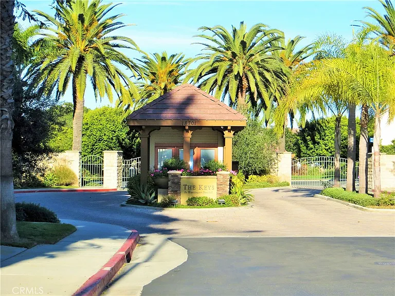 18662 Park Meadow Ln — Photo 30