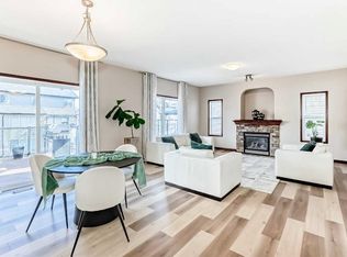 148 W Hawkmere Way, Chestermere, AB T1X0C8