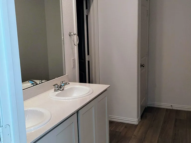 1103 Mahogany Ln — Photo 12