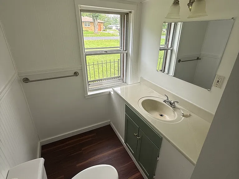 2107 N Lehman Rd — Photo 10